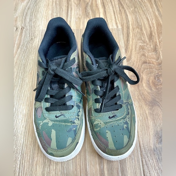 Air Force 1 LV8 GS Forest Camo Youth 4Y EUC - Picture 4 of 8